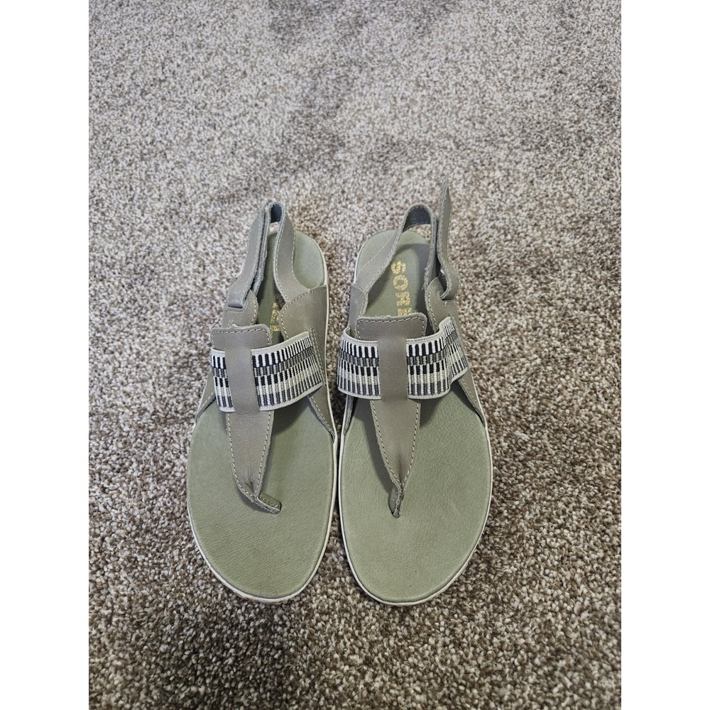 Sorel Out 'N About Plus leather thong sandals in a sage green/ Sz 7‎ EUC